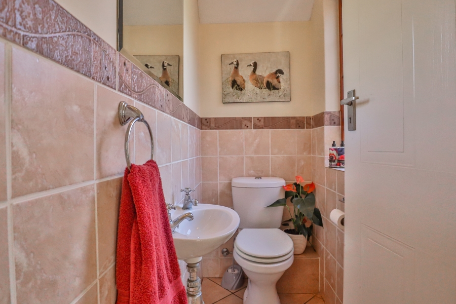 To Let 3 Bedroom Property for Rent in The Coves North West